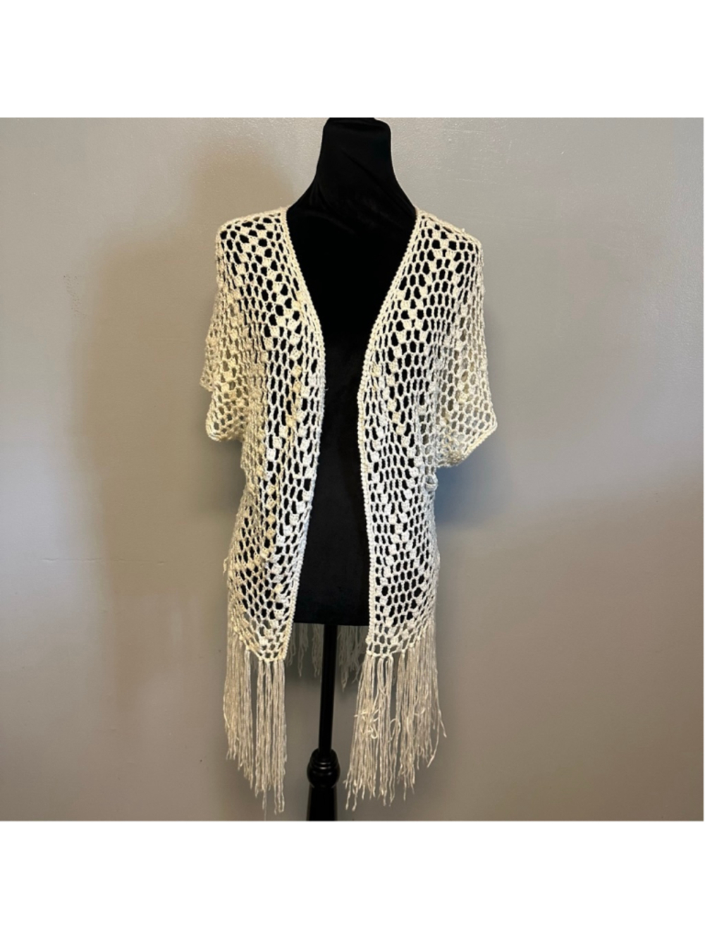 POL Cream Crochet Fringe Shrug Poncho Women’s Size Small Fairy Bohemian Summer
